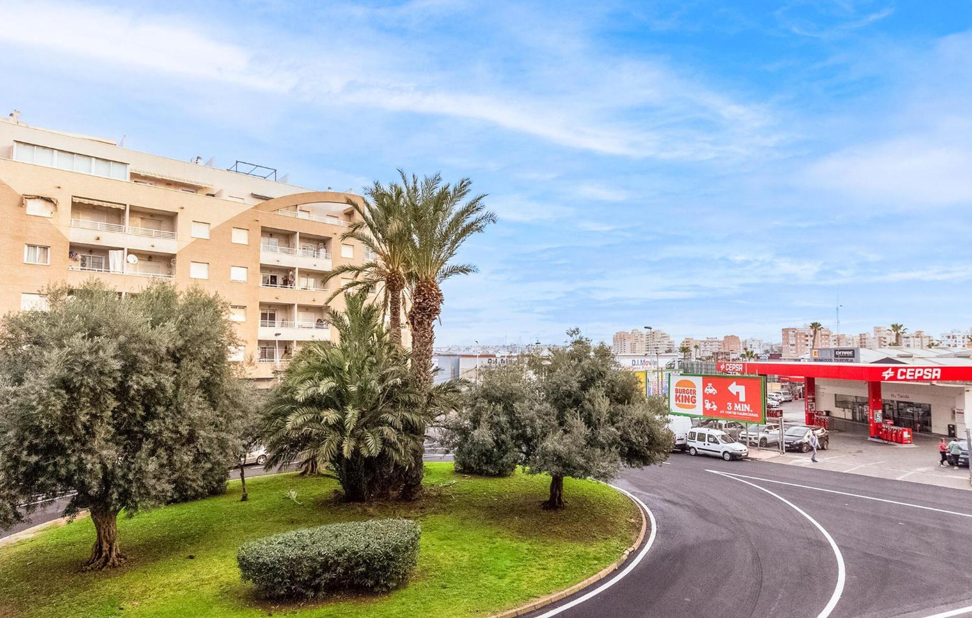 Amazing Apartment In Torrevieja With Kitchen Kültér fotó